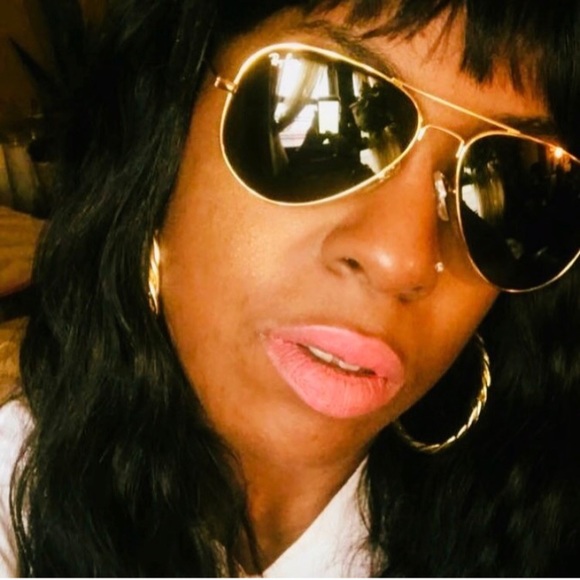 Meet your Posher, Christine - Picture 1 of 1